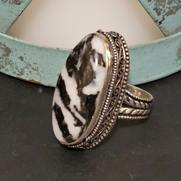 White Buffalo Turquoise Ring represents innocence, purity, and strength - Picture 3 of 6